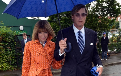 &Eta; Anna Wintour &chi;ώ&rho;&iota;&sigma;&epsilon; &mu;&epsilon;&tau;ά &alpha;&pi;ό 16 &chi;&rho;ό&nu;&iota;&alpha; &gamma;ά&mu;&omicron;&upsilon; &mu;&epsilon; &tau;&omicron;&nu; &epsilon;&kappa;&alpha;&tau;&omicron;&mu;&mu;&upsilon;&rho;&iota;&omicron;ύ&chi;&omicron; Shelby Bryan