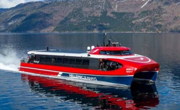 Attica Group: &Pi;&alpha;&rho;έ&lambda;&alpha;&beta;&epsilon; &tau;&omicron; &nu;&epsilon;ό&tau;&epsilon;&upsilon;&kappa;&tau;&omicron; catamaran Aero 1 Highspeed
