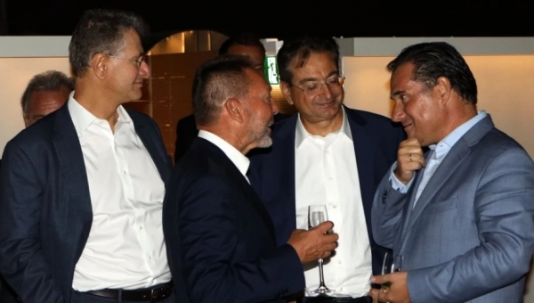 &Sigma;&omicron;&upsilon;&alpha;&rho;έ &tau;&eta;&sigmaf; Eurolife &mu;&epsilon; &Sigma;&alpha;&rho;&eta;&gamma;&epsilon;&omega;&rho;&gamma;ί&omicron;&upsilon;, Watsa, &Sigma;&tau;&omicron;&upsilon;&rho;&nu;ά&rho;&alpha;, &Kappa;&alpha;&rho;&alpha;&beta;ί&alpha;, &Pi;&alpha;&tau;έ&lambda;&eta; &kappa;&alpha;&iota; Ά&delta;. &Gamma;&epsilon;&omega;&rho;&gamma;&iota;ά&delta;&eta;
