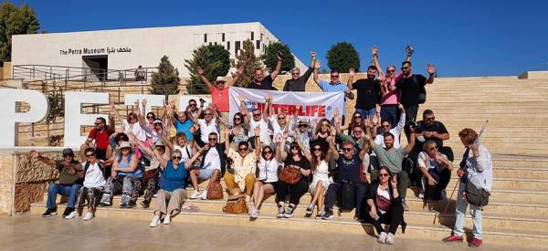 INTERLIFE: &Tau;&alpha;&xi;ί&delta;&iota; &epsilon;&pi;&iota;&beta;&rho;ά&beta;&epsilon;&upsilon;&sigma;&eta;&sigmaf; &sigma;&tau;&eta;&nu; &Iota;&omicron;&rho;&delta;&alpha;&nu;ί&alpha; &gamma;&iota;&alpha; &tau;&omicron;&upsilon;&sigmaf; &sigma;&upsilon;&nu;&epsilon;&rho;&gamma;ά&tau;&epsilon;&sigmaf; &tau;&eta;&sigmaf;