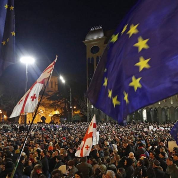 &Gamma;&epsilon;&omega;&rho;&gamma;ί&alpha;: &Alpha;&nu;&alpha;&sigma;&tau;έ&lambda;&lambda;&omicron;&nu;&tau;&alpha;&iota; &omicron;&iota; &delta;&iota;&alpha;&pi;&rho;&alpha;&gamma;&mu;&alpha;&tau;&epsilon;ύ&sigma;&epsilon;&iota;&sigmaf; &gamma;&iota;&alpha; &tau;&eta;&nu; έ&nu;&tau;&alpha;&xi;ή &tau;&eta;&sigmaf; &sigma;&tau;&eta;&nu; &Epsilon;&Epsilon;, &tau;&omicron;&upsilon;&lambda;ά&chi;&iota;&sigma;&tau;&omicron;&nu; &mu;έ&chi;&rho;&iota; &tau;&omicron; 2028