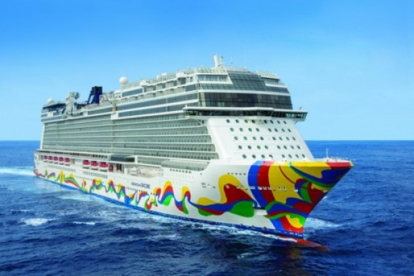 &Eta; Norwegian Cruise Line &epsilon;&nu;&iota;&sigma;&chi;ύ&epsilon;&iota; &tau;&alpha; &delta;&rho;&omicron;&mu;&omicron;&lambda;ό&gamma;&iota;ά &tau;&eta;&sigmaf; &mu;&epsilon; &omicron;&kappa;&tau;ώ &epsilon;&pi;&iota;&pi;&lambda;έ&omicron;&nu; &kappa;&rho;&omicron;&upsilon;&alpha;&zeta;&iota;&epsilon;&rho;ό&pi;&lambda;&omicron;&iota;&alpha;