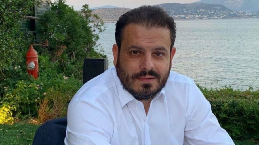 Έ&phi;&upsilon;&gamma;&epsilon; &alpha;&pi;ό &alpha;&nu;&alpha;&kappa;&omicron;&pi;ή &kappa;&alpha;&rho;&delta;&iota;ά&sigmaf; &omicron; &delta;&iota;&epsilon;&upsilon;&theta;&upsilon;&nu;&tau;ή&sigmaf; &tau;&eta;&sigmaf; &Delta;&eta;&mu;&omicron;&tau;&iota;&kappa;ή&sigmaf; &Alpha;&sigma;&tau;&upsilon;&nu;&omicron;&mu;ί&alpha;&sigmaf; &tau;&eta;&sigmaf; &Alpha;&theta;ή&nu;&alpha;&sigmaf;, &Theta;ά&nu;&omicron;&sigmaf; &Tau;ά&tau;&sigma;&eta;&sigmaf;