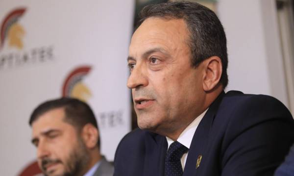 &Sigma;&pi;&alpha;&rho;&tau;&iota;ά&tau;&epsilon;&sigmaf;: &Delta;&iota;έ&gamma;&rho;&alpha;&psi;&epsilon; &tau;&rho;&epsilon;&iota;&sigmaf; &beta;&omicron;&upsilon;&lambda;&epsilon;&upsilon;&tau;έ&sigmaf; &omicron; &Beta;&alpha;&sigma;ί&lambda;&eta;&sigmaf; &Sigma;&tau;ί&gamma;&kappa;&alpha;&sigmaf;