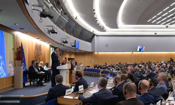 &Beta;. &Kappa;&iota;&kappa;ί&lambda;&iota;&alpha;&sigmaf; &sigma;&tau;&omicron;&nu; &Iota;&Mu;&Omicron;: &laquo;&Omicron;&iota; Έ&lambda;&lambda;&eta;&nu;&epsilon;&sigmaf; &epsilon;ί&mu;&alpha;&sigma;&tau;&epsilon; ά&nu;&theta;&rho;&omega;&pi;&omicron;&iota; &tau;&eta;&sigmaf; &theta;ά&lambda;&alpha;&sigma;&sigma;&alpha;&sigmaf;&raquo;
