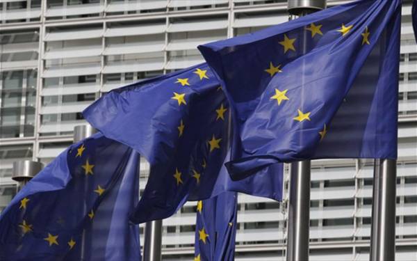 &Kappa;&omicron;&mu;&iota;&sigma;&iota;ό&nu;: &Epsilon;&pi;&iota;&pi;&lambda;έ&omicron;&nu; 900 &epsilon;&kappa;&alpha;&tau;. &epsilon;&upsilon;&rho;ώ &sigma;&tau;&eta;&nu; &Epsilon;&lambda;&lambda;ά&delta;&alpha; &mu;&epsilon; &tau;&omicron; &pi;&rho;ό&gamma;&rho;&alpha;&mu;&mu;&alpha; Sure