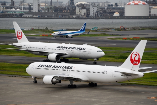 2,3 &delta;&iota;&sigma;. &delta;&omicron;&lambda;ά&rho;&iota;&alpha; &alpha;&nu;&alpha;&zeta;&eta;&tau;&epsilon;ί &eta; Japan Airlines