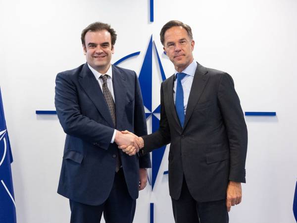 &Sigma;&upsilon;&nu;ά&nu;&tau;&eta;&sigma;&eta; &Pi;&iota;&epsilon;&rho;&rho;&alpha;&kappa;ά&kappa;&eta; - &Rho;&omicron;ύ&tau;&epsilon;: &Sigma;&tau;&omicron; &epsilon;&pi;ί&kappa;&epsilon;&nu;&tau;&rho;&omicron; &omicron;&iota; &omicron;&iota;&kappa;&omicron;&nu;&omicron;&mu;&iota;&kappa;έ&sigmaf; &delta;&iota;&alpha;&sigma;&tau;ά&sigma;&epsilon;&iota;&sigmaf; &tau;&eta;&sigmaf; &chi;&rho;&eta;&mu;&alpha;&tau;&omicron;&delta;ό&tau;&eta;&sigma;&eta;&sigmaf; &tau;&eta;&sigmaf; ά&mu;&upsilon;&nu;&alpha;&sigmaf;