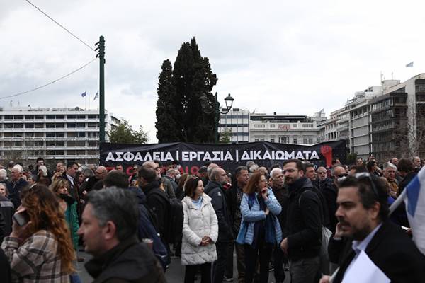 &Alpha;&pi;&epsilon;&rho;&gamma;ί&alpha; &tau;&eta;&nu; &Tau;&epsilon;&tau;ά&rho;&tau;&eta;: &Pi;&omicron;&iota;&omicron;&iota; &kappa;&lambda;ά&delta;&omicron;&iota; &sigma;&upsilon;&mu;&mu;&epsilon;&tau;έ&chi;&omicron;&upsilon;&nu;