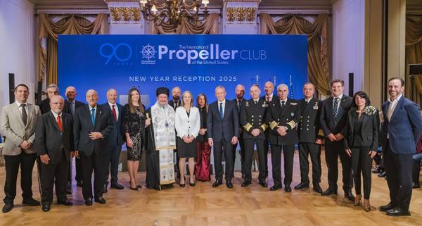 Propeller Club &Pi;&epsilon;&iota;&rho;&alpha;&iota;ά: 90 &chi;&rho;ό&nu;&iota;&alpha; &pi;&alpha;&rho;&omicron;&upsilon;&sigma;ί&alpha;&sigmaf; &kappa;&alpha;&iota; &pi;&rho;&omicron;&sigma;&phi;&omicron;&rho;ά&sigmaf; &sigma;&tau;&eta; &nu;&alpha;&upsilon;&tau;&iota;&lambda;ί&alpha; &kappa;&alpha;&iota; &tau;&eta;&nu; &Epsilon;&lambda;&lambda;&eta;&nu;&iota;&kappa;ή &kappa;&omicron;&iota;&nu;&omega;&nu;ί&alpha;