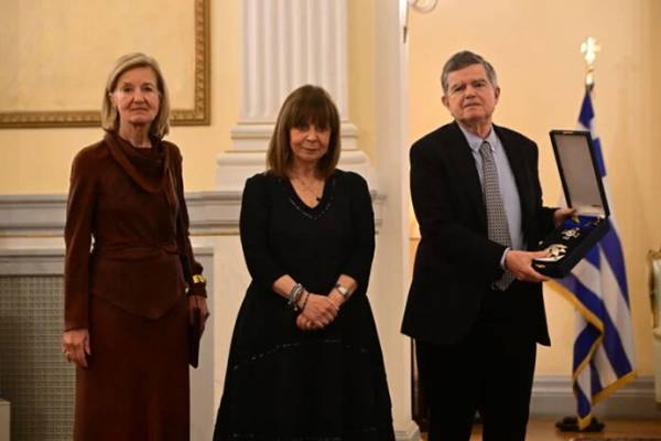&Tau;&omicron; &Pi;&alpha;&rho;ά&sigma;&eta;&mu;&omicron; &tau;&omicron;&upsilon; &Mu;&epsilon;&gamma;&alpha;&lambda;ό&sigma;&tau;&alpha;&upsilon;&rho;&omicron;&upsilon; &tau;&omicron;&upsilon; &Tau;ά&gamma;&mu;&alpha;&tau;&omicron;&sigmaf; &tau;&eta;&sigmaf; &Tau;&iota;&mu;ή&sigmaf; &sigma;&tau;&omicron;&nu; &epsilon;&phi;&omicron;&pi;&lambda;&iota;&sigma;&tau;ή &Alpha;&theta;&alpha;&nu;ά&sigma;&iota;&omicron; &Mu;&alpha;&rho;&tau;ί&nu;&omicron; &alpha;&pi;ό &tau;&eta;&nu; &Pi;&tau;&Delta;