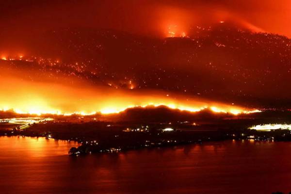 &Kappa;&alpha;&nu;&alpha;&delta;ά&sigmaf;: &Kappa;ά&tau;&omicron;&iota;&kappa;&omicron;&iota; &alpha;&pi;&omicron;&mu;&alpha;&kappa;&rho;ύ&nu;&omicron;&nu;&tau;&alpha;&iota; &alpha;&kappa;ό&mu;&alpha; &kappa;&alpha;&iota; &mu;&epsilon; &alpha;&epsilon;&rho;&omicron;&pi;&lambda;ά&nu;&alpha; &ndash; &Pi;ά&nu;&omega; &alpha;&pi;ό 230 &omicron;&iota; &pi;&upsilon;&rho;&kappa;&alpha;&gamma;&iota;έ&sigmaf;