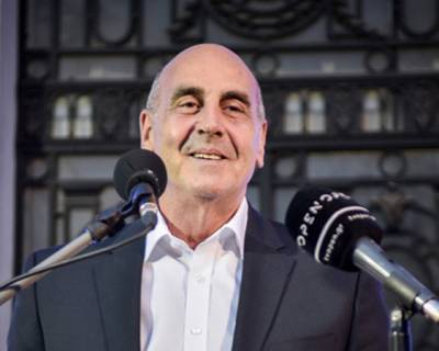 &Epsilon;&pi;ί&sigma;&kappa;&epsilon;&psi;&eta; &upsilon;&pi;&omicron;&psi;ή&phi;&iota;&omicron;&upsilon; &delta;&eta;&mu;ά&rho;&chi;&omicron;&upsilon; &Alpha;&theta;&eta;&nu;&alpha;ί&omega;&nu; &Gamma;. &Beta;&omicron;&upsilon;&lambda;&gamma;&alpha;&rho;ά&kappa;&eta; &sigma;&tau;&omicron;&nu; Ά&gamma;. &Alpha;&rho;&tau;έ&mu;&iota;&omicron;: &laquo; &Eta; &delta;&eta;&mu;&omicron;&tau;&iota;&kappa;ή &alpha;&rho;&chi;ή &pi;&rho;έ&pi;&epsilon;&iota; &nu;&alpha; έ&chi;&epsilon;&iota; &kappa;&omicron;&iota;&nu;&omega;&nu;&iota;&kappa;ό &pi;&rho;ό&sigma;&eta;&mu;&omicron;&raquo;