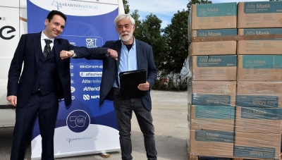 Karabinis Medical: &Delta;&omega;&rho;&epsilon;ά 100.000 &pi;&rho;&omicron;&sigma;&tau;&alpha;&tau;&epsilon;&upsilon;&tau;&iota;&kappa;ώ&nu; &mu;&alpha;&sigma;&kappa;ώ&nu; &pi;&rho;&omicron;&sigma;ώ&pi;&omicron;&upsilon;