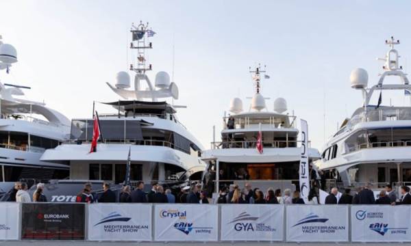&Epsilon;&lambda;ί&nu;: Platinum &Chi;&omicron;&rho;&eta;&gamma;ό&sigmaf; &sigma;&tau;&omicron; 10&omicron; Mediterranean Yacht Show