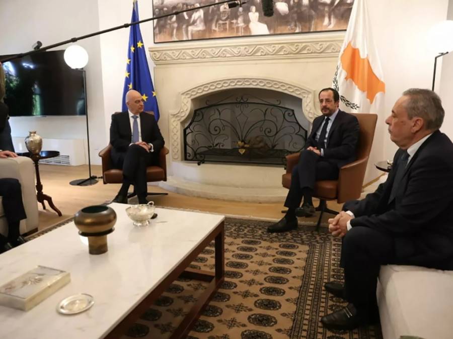 &Delta;έ&nu;&delta;&iota;&alpha;&sigmaf;: &laquo;&Eta; &Epsilon;&lambda;&lambda;ά&delta;&alpha; &theta;&alpha; &delta;ώ&sigma;&epsilon;&iota; ό&pi;&omicron;&iota;&alpha; &beta;&omicron;ή&theta;&epsilon;&iota;&alpha; &mu;&pi;&omicron;&rho;&epsilon;ί &sigma;&tau;&eta;&nu; &Kappa;ύ&pi;&rho;&omicron;&raquo;