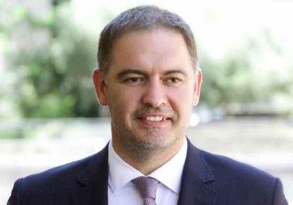 &Xi;&Epsilon;&Epsilon;: &Omicron; &Alpha;&lambda;έ&xi;&alpha;&nu;&delta;&rho;&omicron;&sigmaf; &Beta;&alpha;&sigma;&iota;&lambda;&iota;&kappa;ό&sigmaf; &pi;&rho;ό&epsilon;&delta;&rho;&omicron;&sigmaf; &gamma;&iota;&alpha; &tau;&rho;ί&tau;&eta; &theta;&eta;&tau;&epsilon;ί&alpha; - Nέ&alpha; &sigma;ύ&nu;&theta;&epsilon;&sigma;&eta; &sigma;&tau;&omicron; &Delta;&Sigma;
