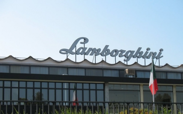 &Kappa;&lambda;&epsilon;ί&nu;&epsilon;&iota; &tau;&omicron; &epsilon;&rho;&gamma;&omicron;&sigma;&tau;ά&sigma;&iota;ό &tau;&eta;&sigmaf; &sigma;&tau;&eta;&nu; &Iota;&tau;&alpha;&lambda;ί&alpha; &eta; Lamborghini