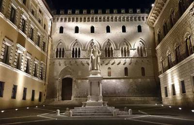 Banca Monte dei Paschi: &Pi;&alpha;&rho;&alpha;&iota;&tau;ή&theta;&eta;&kappa;&epsilon; &omicron; &omicron;&iota;&kappa;&omicron;&nu;&omicron;&mu;&iota;&kappa;ό&sigmaf; &delta;&iota;&epsilon;&upsilon;&theta;&upsilon;&nu;&tau;ή&sigmaf;