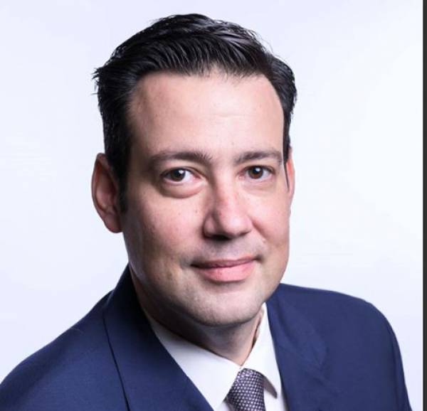 Deputy Managing Director &tau;&eta;&sigmaf; Atradius Hellas &omicron; &Gamma;&rho;&eta;&gamma;ό&rho;&eta;&sigmaf; &Sigma;&tau;&alpha;&mu;&alpha;&tau;ό&pi;&omicron;&upsilon;&lambda;&omicron;&sigmaf;