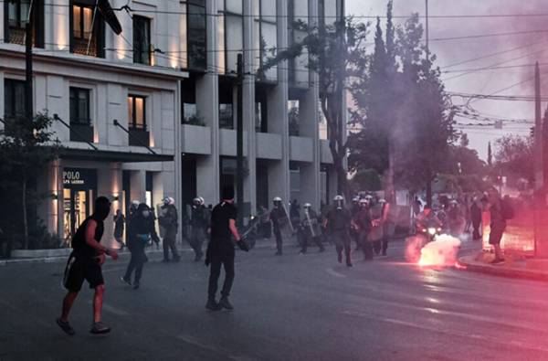 &Nu;&alpha;&upsilon;ά&gamma;&iota;&omicron; &sigma;&tau;&eta;&nu; &Pi;ύ&lambda;&omicron;: &Delta;ί&omega;&xi;&eta; &kappa;&alpha;&kappa;&omicron;&upsilon;&rho;&gamma;&eta;&mu;&alpha;&tau;&iota;&kappa;&omicron;ύ &chi;&alpha;&rho;&alpha;&kappa;&tau;ή&rho;&alpha; &sigma;&tau;&omicron;&upsilon;&sigmaf; 21 &sigma;&upsilon;&lambda;&lambda;&eta;&phi;&theta;έ&nu;&tau;&epsilon;&sigmaf; &tau;&eta;&sigmaf; &delta;&iota;&alpha;&delta;ή&lambda;&omega;&sigma;&eta;&sigmaf; &sigma;&tau;&eta;&nu; &Alpha;&theta;ή&nu;&alpha;