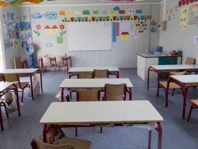 &Tau;&rho;&epsilon;&iota;&sigmaf; &eta;&mu;έ&rho;&epsilon;&sigmaf; &pi;&rho;ό&sigma;&theta;&epsilon;&tau;&eta;&sigmaf; ά&delta;&epsilon;&iota;&alpha;&sigmaf; &sigma;&epsilon; &delta;&eta;&mu;ό&sigma;&iota;&omicron;&upsilon;&sigmaf; &upsilon;&pi;&alpha;&lambda;&lambda;ή&lambda;&omicron;&upsilon;&sigmaf; &gamma;&omicron;&nu;&epsilon;ί&sigmaf; &tau;έ&kappa;&nu;&omega;&nu; &nu;&omicron;&sigma;&omicron;ύ&nu;&tau;&omega;&nu; &mu;&epsilon; COVID-19