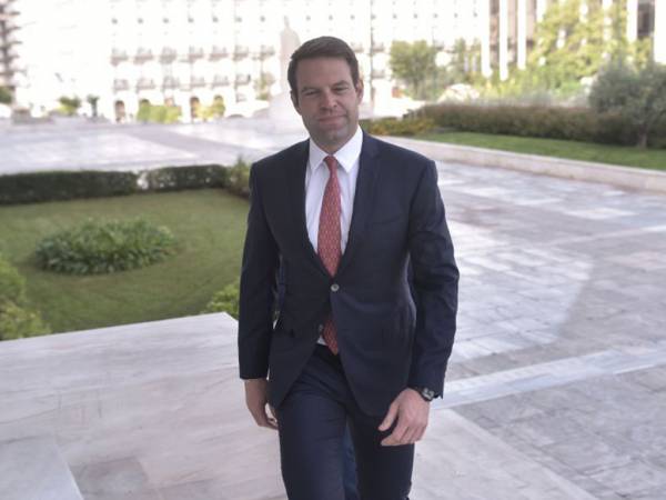 &Sigma;&tau;&iota;&sigmaf; &Beta;&rho;&upsilon;&xi;έ&lambda;&lambda;&epsilon;&sigmaf; &Tau;&rho;ί&tau;&eta; &kappa;&alpha;&iota; &Tau;&epsilon;&tau;ά&rho;&tau;&eta; &omicron; &Sigma;&tau;έ&phi;&alpha;&nu;&omicron;&sigmaf; &Kappa;&alpha;&sigma;&sigma;&epsilon;&lambda;ά&kappa;&eta;&sigmaf;