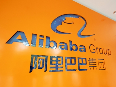 Alibaba: &Pi;&tau;ώ&sigma;&eta; &kappa;&alpha;&tau;ά 60% &sigma;&tau;&alpha; &kappa;έ&rho;&delta;&eta; &beta;΄ &tau;&rho;&iota;&mu;ή&nu;&omicron;&upsilon; &chi;&rho;ή&sigma;&eta;&sigmaf;