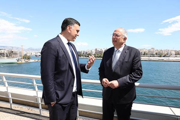 &Beta;. &Kappa;&iota;&kappa;ί&lambda;&iota;&alpha;&sigmaf; &gamma;&iota;&alpha; &pi;&alpha;&rho;ά&nu;&omicron;&mu;&eta; &alpha;&lambda;&iota;&epsilon;ί&alpha; &alpha;&pi;ό &Tau;&omicron;ύ&rho;&kappa;&omicron;&upsilon;&sigmaf; &psi;&alpha;&rho;ά&delta;&epsilon;&sigmaf;: &laquo;&Zeta;&eta;&tau;&omicron;ύ&mu;&epsilon; &alpha;&pi;ό &tau;&eta;&nu; &Epsilon;&upsilon;&rho;&omega;&pi;&alpha;ϊ&kappa;ή Έ&nu;&omega;&sigma;&eta; &nu;&alpha; &pi;&alpha;&rho;έ&mu;&beta;&epsilon;&iota;&raquo;