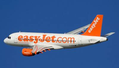 EasyJet: &Pi;&alpha;&rho;&alpha;&iota;&tau;ή&theta;&eta;&kappa;&epsilon; &omicron; &gamma;&epsilon;&nu;&iota;&kappa;ό&sigmaf; &delta;&iota;&epsilon;&upsilon;&theta;&upsilon;&nu;&tau;ή&sigmaf; Peter Bellew