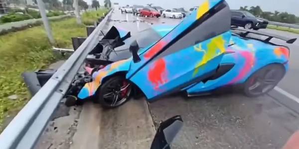 &Eta;&Pi;&Alpha;: 20&chi;&rho;&omicron;&nu;&omicron;&sigmaf; Youtuber &kappa;&alpha;&tau;έ&sigma;&tau;&rho;&epsilon;&psi;&epsilon; &tau;&eta; McLaren &tau;&omicron;&upsilon; 200.000 &delta;&omicron;&lambda;&alpha;&rho;ί&omega;&nu; &sigma;&epsilon; live streaming
