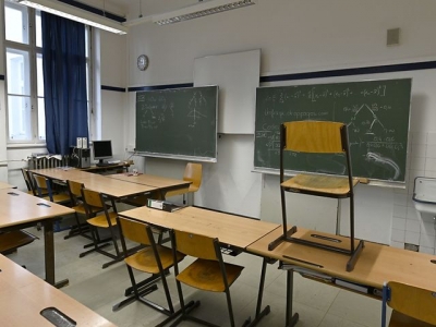 &Sigma;&epsilon; &kappa;&lambda;&epsilon;ί&sigma;&iota;&mu;&omicron; &tau;&omega;&nu; &sigma;&chi;&omicron;&lambda;&epsilon;ί&omega;&nu; &theta;&alpha; &pi;&rho;&omicron;&chi;&omega;&rho;ή&sigma;&epsilon;&iota; &eta; &Alpha;&upsilon;&sigma;&tau;&rho;ί&alpha;