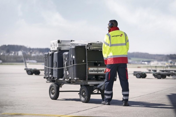 Swissport &kappa;&alpha;&iota; Skyserv &alpha;&nu;&alpha;&sigma;&tau;έ&lambda;&lambda;&omicron;&upsilon;&nu; &tau;&iota;&sigmaf; &epsilon;&rho;&gamma;&alpha;&sigma;ί&epsilon;&sigmaf; &tau;&omicron;&upsilon;&sigmaf; &gamma;&iota;&alpha; &tau;&alpha; &alpha;&epsilon;&rho;&omicron;&delta;&rho;ό&mu;&iota;&alpha; &Alpha;&theta;ή&nu;&alpha;&sigmaf; &kappa;&alpha;&iota; &Theta;&epsilon;&sigma;&sigma;&alpha;&lambda;&omicron;&nu;ί&kappa;&eta;&sigmaf;
