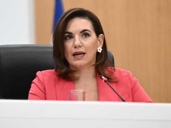 &Kappa;&epsilon;&phi;&alpha;&lambda;&omicron;&gamma;&iota;ά&nu;&nu;&eta;: &Sigma;&tau;&alpha; 20 &epsilon;&upsilon;&rho;ώ &tau;&omicron; &tau;έ&lambda;&omicron;&sigmaf; &kappa;&rho;&omicron;&upsilon;&alpha;&zeta;&iota;έ&rho;&alpha;&sigmaf; &gamma;&iota;&alpha; &Mu;ύ&kappa;&omicron;&nu;&omicron; &kappa;&alpha;&iota; &Sigma;&alpha;&nu;&tau;&omicron;&rho;ί&nu;&eta;