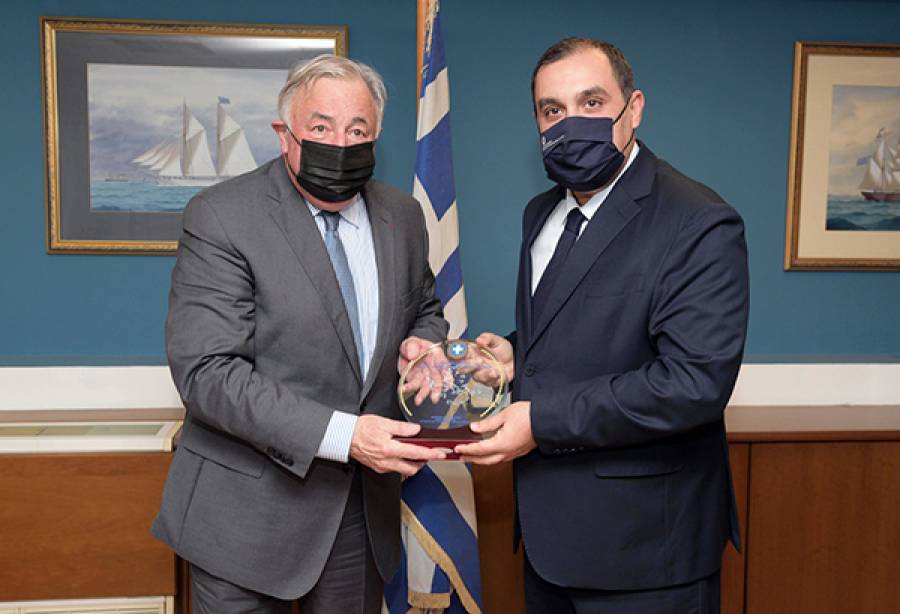 &Sigma;&upsilon;&nu;ά&nu;&tau;&eta;&sigma;&eta; &Upsilon;&phi;. &Nu;&alpha;&upsilon;&tau;&iota;&lambda;ί&alpha;&sigmaf;, &Kappa;. &Kappa;&alpha;&tau;&sigma;&alpha;&phi;ά&delta;&omicron;&upsilon;, &mu;&epsilon; &tau;&omicron;&nu; &pi;&rho;ό&epsilon;&delta;&rho;&omicron; &tau;&eta;&sigmaf; &Gamma;&alpha;&lambda;&lambda;&iota;&kappa;ή&sigmaf; &Gamma;&epsilon;&rho;&omicron;&upsilon;&sigma;ί&alpha;&sigmaf;, Gerard Larcher