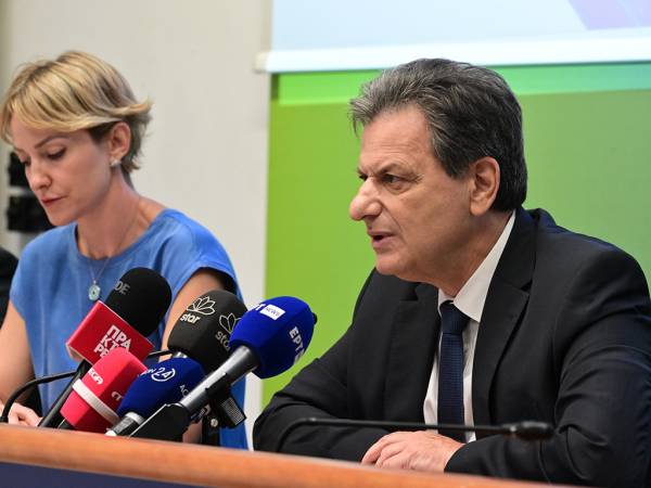 &Sigma;&kappa;&upsilon;&lambda;&alpha;&kappa;ά&kappa;&eta;&sigmaf;: Έ&kappa;&tau;&alpha;&kappa;&tau;&eta; &epsilon;&pi;&alpha;&nu;&alpha;&phi;&omicron;&rho;ά &tau;έ&lambda;&omicron;&upsilon;&sigmaf; &sigma;&tau;&eta;&nu; &eta;&lambda;&epsilon;&kappa;&tau;&rho;&omicron;&pi;&alpha;&rho;&alpha;&gamma;&omega;&gamma;ή &mu;&epsilon; &alpha;έ&rho;&iota;&omicron;