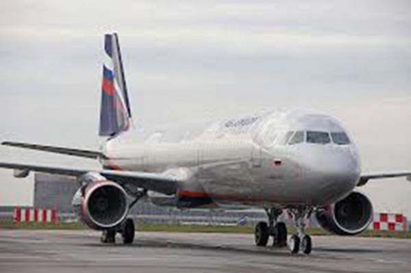 &Rho;&omega;&sigma;ί&alpha;: &Kappa;&upsilon;&beta;&epsilon;&rho;&nu;&omicron;&epsilon;&pi;ί&theta;&epsilon;&sigma;&eta; &sigma;&tau;&eta;&nu; Aeroflot - &Alpha;&kappa;&upsilon;&rho;ώ&theta;&eta;&kappa;&alpha;&nu; &tau;&omicron;&upsilon;&lambda;ά&chi;&iota;&sigma;&tau;&omicron;&nu; 40 &pi;&tau;ή&sigma;&epsilon;&iota;&sigmaf;