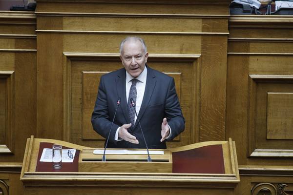 &Delta;ύ&omicron; &mu;&omicron;&nu;ά&delta;&epsilon;&sigmaf; &alpha;&phi;&alpha;&lambda;ά&tau;&omega;&sigma;&eta;&sigmaf; &sigma;&tau;&eta;&nu; &Sigma;ά&mu;&eta; &Kappa;&epsilon;&phi;&alpha;&lambda;&lambda;&eta;&nu;ί&alpha;&sigmaf;