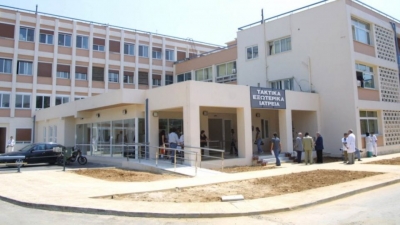 &Kappa;&alpha;&tau;έ&lambda;&eta;&xi;&alpha;&nu; &delta;ύ&omicron; &alpha;&sigma;&theta;&epsilon;&nu;&epsilon;ί&sigmaf; &sigma;&tau;&omicron; &laquo;&Gamma;&epsilon;&nu;&nu;&eta;&mu;&alpha;&tau;ά&sigmaf;&raquo; - &Sigma;&tau;&omicron;&upsilon;&sigmaf; 553 &omicron;&iota; &nu;&epsilon;&kappa;&rho;&omicron;ί &alpha;&pi;ό &kappa;&omicron;&rho;&omega;&nu;&omicron;ϊό &sigma;&tau;&eta; &chi;ώ&rho;&alpha; &mu;&alpha;&sigmaf;