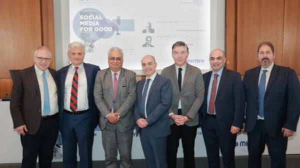 &Mu;&Eta;&Tau;&Epsilon;&Rho;&Alpha;: E&kappa;&delta;ή&lambda;&omega;&sigma;&eta; &gamma;&iota;&alpha; &tau;&alpha; Social media &mu;&epsilon; &delta;&iota;&epsilon;&theta;&nu;&omicron;ύ&sigmaf; &phi;ή&mu;&eta;&sigmaf; &epsilon;&pi;&iota;&sigma;&tau;ή&mu;&omicron;&nu;&epsilon;&sigmaf; &alpha;&pi;ό &tau;&alpha; &Pi;&alpha;&nu;&epsilon;&pi;&iota;&sigma;&tau;ή&mu;&iota;&alpha; &tau;&omicron;&upsilon; Yale &kappa;&alpha;&iota; Harvard