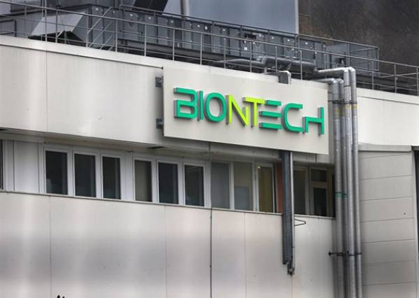 BioNTech: &Upsilon;&psi;&eta;&lambda;ό&tau;&epsilon;&rho;&alpha; &tau;&alpha; &kappa;έ&rho;&delta;&eta; &kappa;&alpha;&iota; &omicron;&iota; &pi;&omega;&lambda;ή&sigma;&epsilon;&iota;&sigmaf; &sigma;&tau;&omicron; &tau;&rho;ί&mu;&eta;&nu;&omicron;