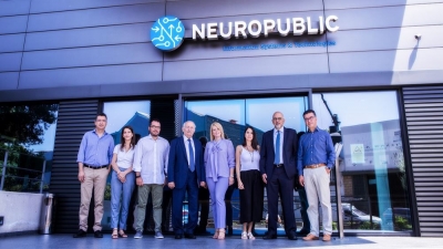 &Delta;ύ&omicron; &sigma;&tau;&epsilon;&lambda;έ&chi;&eta; &tau;&eta;&sigmaf; &Tau;&rho;ά&pi;&epsilon;&zeta;&alpha;&sigmaf; &Pi;&epsilon;&iota;&rho;&alpha;&iota;ώ&sigmaf; &sigma;&tau;&omicron; &nu;έ&omicron; &Delta;.&Sigma;. &tau;&eta;&sigmaf; Neuropublic