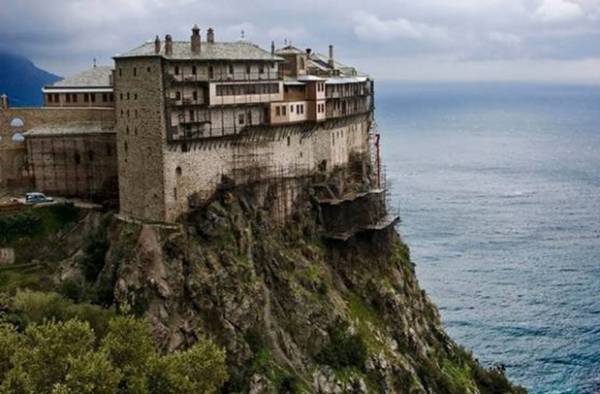 Mytilineos: &Upsilon;&pi;έ&gamma;&rho;&alpha;&psi;&epsilon; &sigma;ύ&mu;&beta;&alpha;&sigma;&eta; &gamma;&iota;&alpha; &tau;&eta;&nu; &epsilon;&nu;&epsilon;&rho;&gamma;&epsilon;&iota;&alpha;&kappa;ή &epsilon;&xi;&omicron;&iota;&kappa;&omicron;&nu;ό&mu;&eta;&sigma;&eta; &tau;&omega;&nu; &Mu;&omicron;&nu;ώ&nu; &tau;&omicron;&upsilon; &Alpha;&gamma;ί&omicron;&upsilon; Ό&rho;&omicron;&upsilon;&sigmaf;
