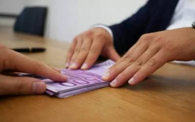 &Sigma;&epsilon; &epsilon;&phi;&alpha;&rho;&mu;&omicron;&gamma;ή &alpha;&pi;ό &sigma;ή&mu;&epsilon;&rho;&alpha; &eta; &alpha;&tau;&omicron;&mu;&iota;&kappa;ή &epsilon;&nu;&eta;&mu;έ&rho;&omega;&sigma;&eta; &tau;&omega;&nu; &delta;&alpha;&nu;&epsilon;&iota;&omicron;&lambda;&eta;&pi;&tau;ώ&nu; &alpha;&pi;ό &tau;&omicron;&upsilon;&sigmaf; servicers &mu;&epsilon; &psi;&eta;&phi;&iota;&alpha;&kappa;έ&sigmaf; &pi;&lambda;&alpha;&tau;&phi;ό&rho;&mu;&epsilon;&sigmaf;