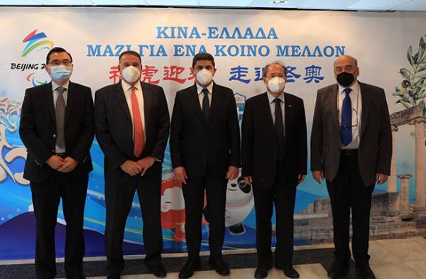 &Omicron;&Lambda;&Pi; &Alpha;&Epsilon;: &Upsilon;&pi;&epsilon;&rho;ή&phi;&alpha;&nu;&omicron;&sigmaf; &Chi;&rho;&upsilon;&sigma;ό&sigmaf; &Chi;&omicron;&rho;&eta;&gamma;ό&sigmaf; &tau;&eta;&sigmaf; &Epsilon;&lambda;&lambda;&eta;&nu;&iota;&kappa;ή&sigmaf; &Alpha;&pi;&omicron;&sigma;&tau;&omicron;&lambda;ή&sigmaf; &sigma;&tau;&omicron;&upsilon;&sigmaf; &Chi;&epsilon;&iota;&mu;&epsilon;&rho;&iota;&nu;&omicron;ύ&sigmaf; &Omicron;&lambda;&upsilon;&mu;&pi;&iota;&alpha;&kappa;&omicron;ύ&sigmaf; &Alpha;&gamma;ώ&nu;&epsilon;&sigmaf; &sigma;&tau;&omicron; &Pi;&epsilon;&kappa;ί&nu;&omicron;