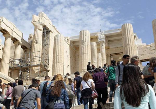 &Sigma;&tau;&omicron;&upsilon;&sigmaf; 4,9 &epsilon;&kappa;&alpha;&tau;. &omicron;&iota; &sigma;&upsilon;&nu;&omicron;&lambda;&iota;&kappa;&omicron;ί &epsilon;&pi;&iota;&sigma;&kappa;έ&pi;&tau;&epsilon;&sigmaf; &sigma;&tau;&eta; &chi;ώ&rho;&alpha; &tau;&omicron; &tau;&epsilon;&tau;&rho;ά&mu;&eta;&nu;&omicron;