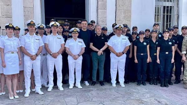&Beta;. &Kappa;&iota;&kappa;ί&lambda;&iota;&alpha;&sigmaf; &alpha;&pi;ό &Sigma;ά&mu;&omicron;: &laquo;&Mu;&epsilon; &kappa;ά&mu;&epsilon;&rho;&epsilon;&sigmaf; drone &kappa;&alpha;&iota; &nu;έ&epsilon;&sigmaf; &pi;&rho;&omicron;&sigma;&lambda;ή&psi;&epsilon;&iota;&sigmaf; &epsilon;&nu;&iota;&sigma;&chi;ύ&omicron;&upsilon;&mu;&epsilon; &tau;&omicron; &Lambda;&iota;&mu;&epsilon;&nu;&iota;&kappa;ό &pi;&omicron;&upsilon; &pi;&alpha;&lambda;&epsilon;ύ&epsilon;&iota; &sigma;&tau;&omicron; &Alpha;&iota;&gamma;&alpha;ί&omicron;&raquo;