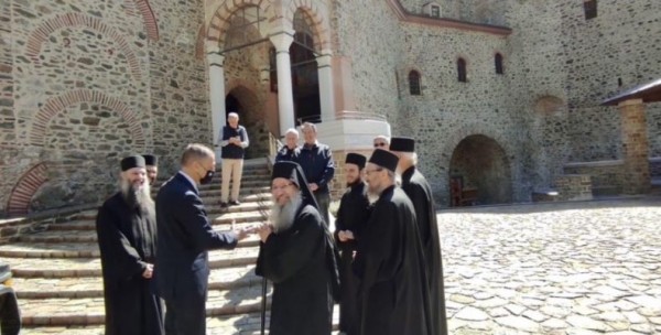 &Epsilon;&pi;ί&sigma;&kappa;&epsilon;&psi;&eta; &upsilon;&phi;&upsilon;&pi;&omicron;&upsilon;&rho;&gamma;&omicron;ύ &Epsilon;&theta;&nu;&iota;&kappa;ή&sigmaf; Ά&mu;&upsilon;&nu;&alpha;&sigmaf; &Alpha;&lambda;&kappa;. &Sigma;&tau;&epsilon;&phi;&alpha;&nu;ή &sigma;&tau;&omicron; Ά&gamma;&iota;&omicron;&nu; Ό&rho;&omicron;&sigmaf;
