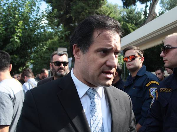 Novartis: Ά&delta;. &Gamma;&epsilon;&omega;&rho;&gamma;&iota;ά&delta;&eta;&sigmaf; &gamma;&iota;&alpha; ά&rho;&sigma;&eta; &pi;&rho;&omicron;&sigma;&tau;&alpha;&sigma;ί&alpha;&sigmaf; &mu;&alpha;&rho;&tau;ύ&rho;&omega;&nu;: &Mu;&epsilon; &nu;&omicron;&iota;ά&zeta;&epsilon;&iota; &nu;&alpha; &mu;ά&theta;&omega; &pi;&omicron;&iota;&omicron;&iota; &tau;&omicron;&upsilon;&sigmaf; έ&beta;&alpha;&lambda;&alpha;&nu;