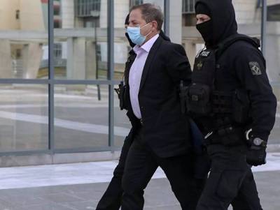 &Tau;&eta;&nu; &epsilon;&nu;&omicron;&chi;ή &Lambda;&iota;&gamma;&nu;ά&delta;&eta; &gamma;&iota;&alpha; &tau;&rho;&epsilon;&iota;&sigmaf; &beta;&iota;&alpha;&sigma;&mu;&omicron;ύ&sigmaf; &alpha;&nu;&eta;&lambda;ί&kappa;&omega;&nu; &pi;&rho;&omicron;&tau;&epsilon;ί&nu;&epsilon;&iota; &omicron; &epsilon;&iota;&sigma;&alpha;&gamma;&gamma;&epsilon;&lambda;έ&alpha;&sigmaf;